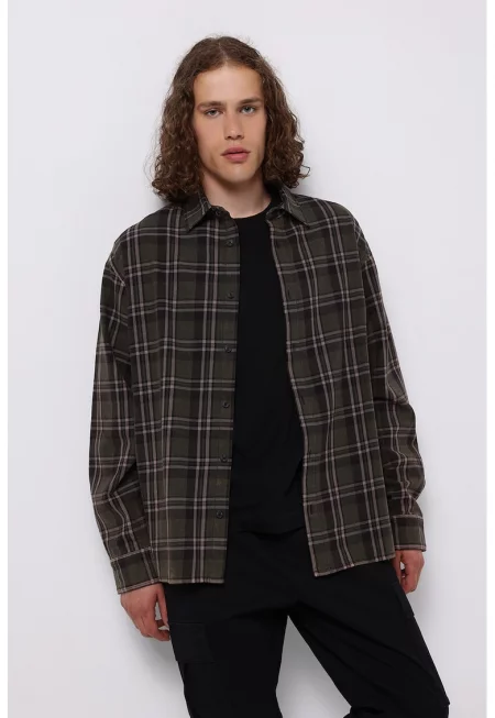 Карирана риза с остра яка