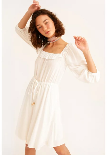 Къса рокля с квадратно деколте - Мръснобял