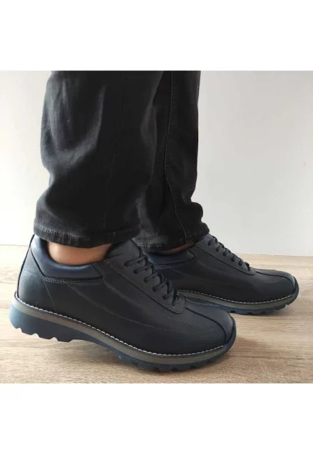 Малки ежедневни мъжки обувки