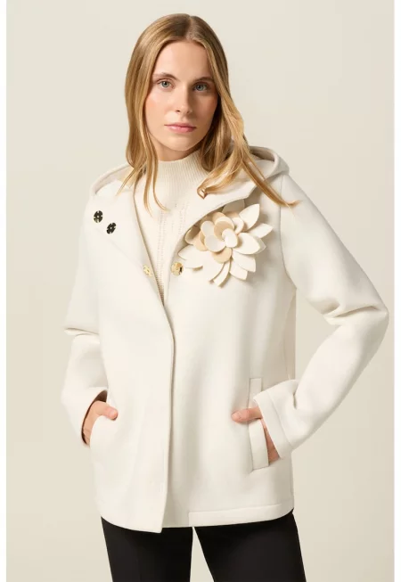 Палто с качулка и 3D флорална апликация - Слонова кост