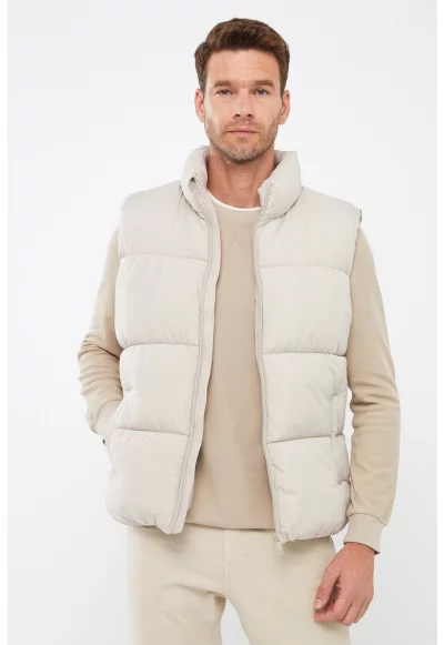 Подплатен елек с джобове встрани