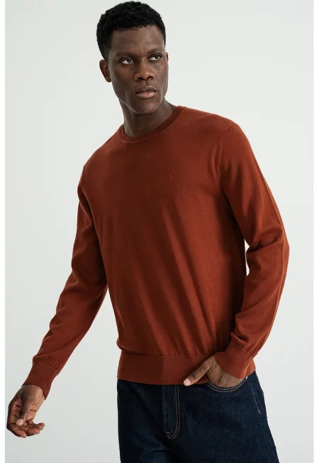 Пуловер с овално деколте