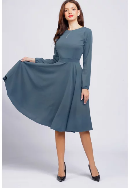 Разкроена рокля с деколте тип лодка - Прашно синьо