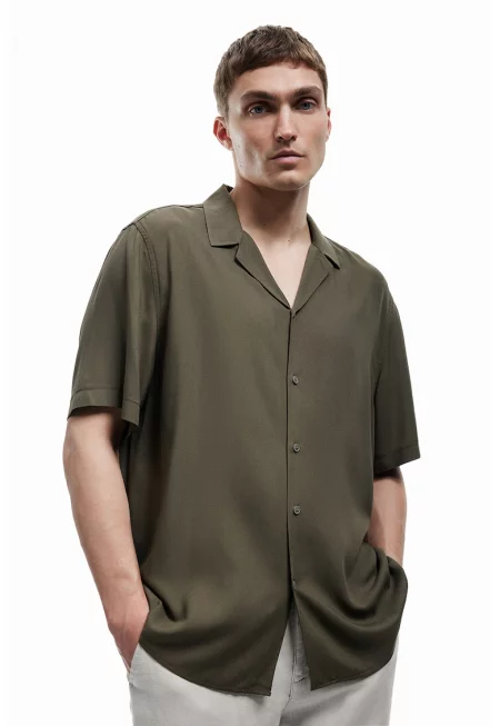 Риза с яка и ревери