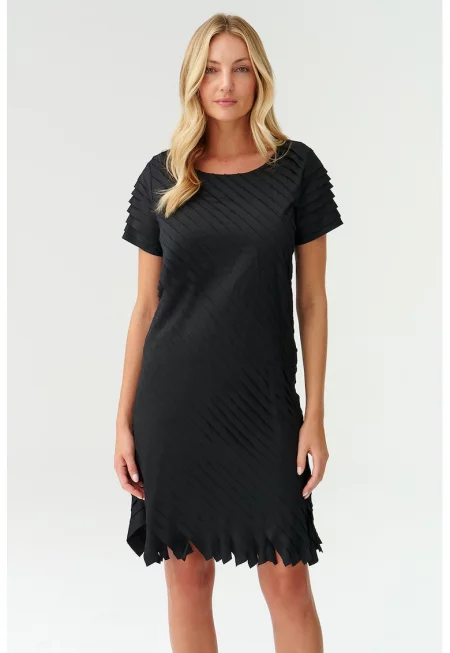 Рокля на пластове с овално деколте - Черен