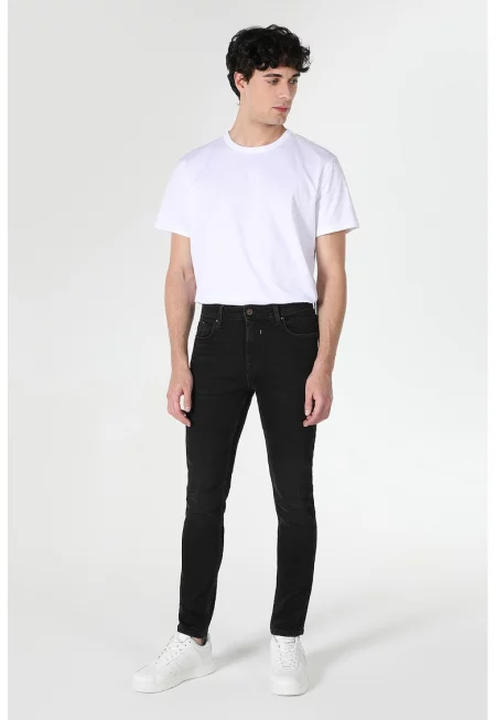 Силно прилепнали дънки Ryan - Черен