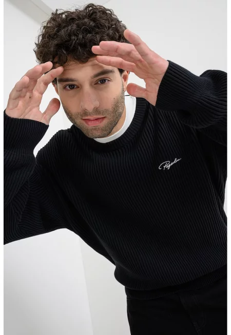 Уголемен пуловер с паднали ръкави