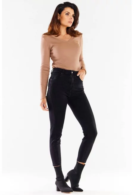 Вталена блуза с V-образно деколте