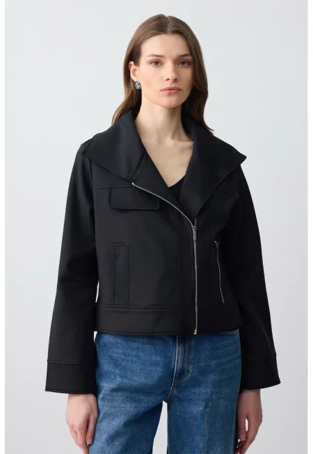 Яке с цип и джобове - Черен