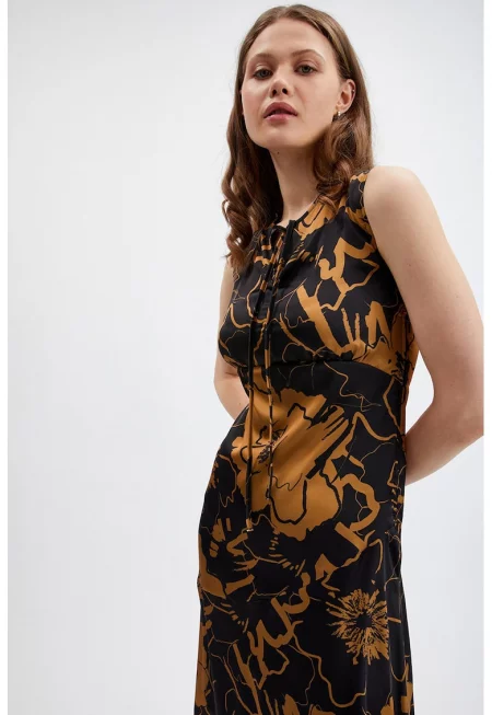 Асиметрична рокля без ръкави