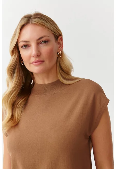 Фино плетен пуловер с къси ръкави - Карамел