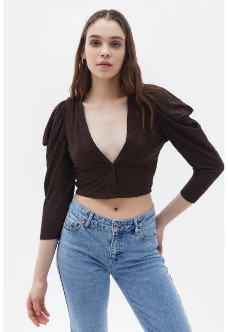 Къса блуза с шпиц и бухнали ръкави