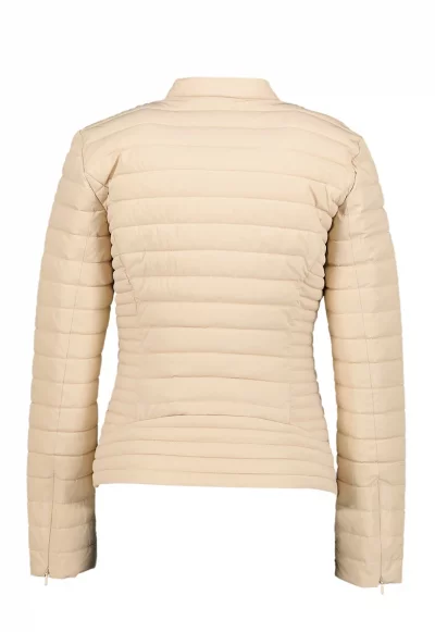 Олекотено капитонирано яке