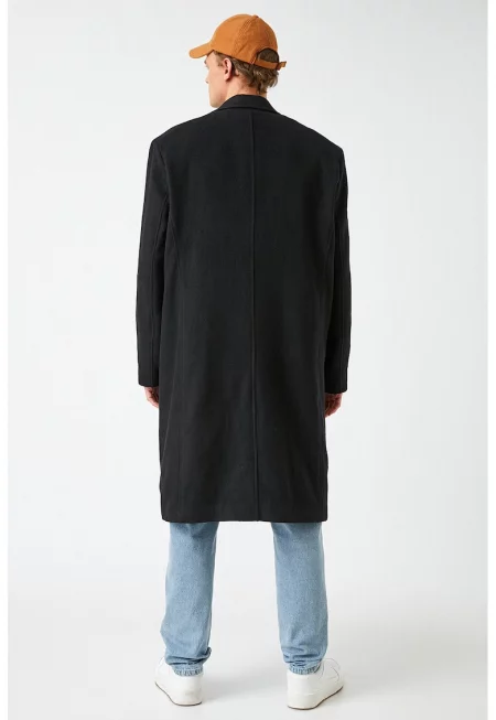 Палто с раздвоен ревер и джобове с капачета