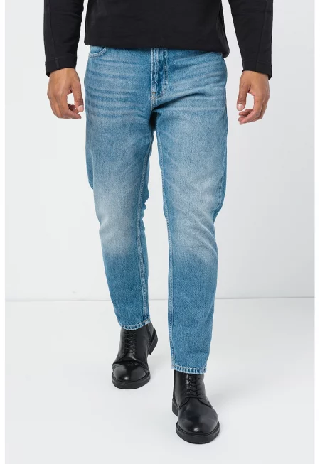 Прави дънки със захабен ефект - Светлосин