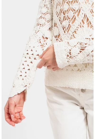 Пуловер с макраме и овално деколте