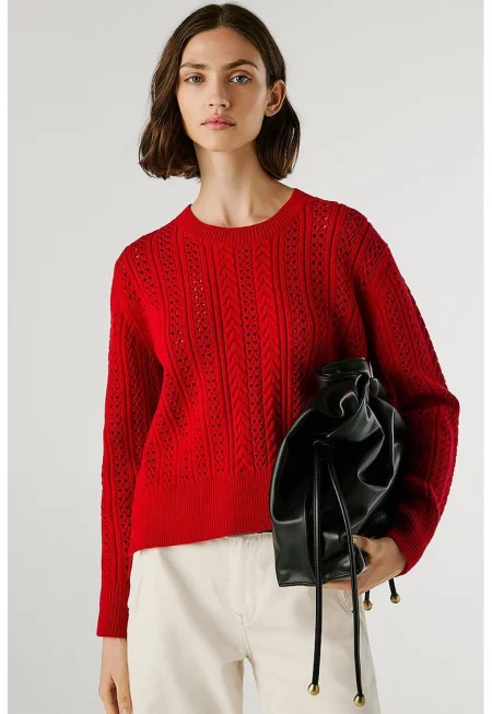 Пуловер с плетка осморка и овално деколте