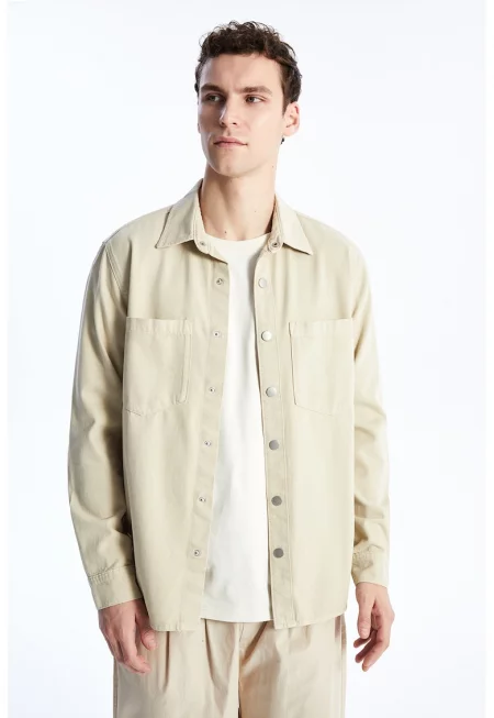 Риза с джобове на гърдите