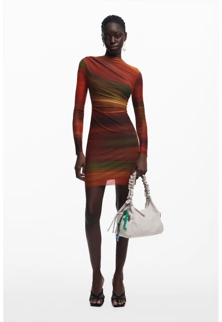 Рокля с къси ръкави и набирания