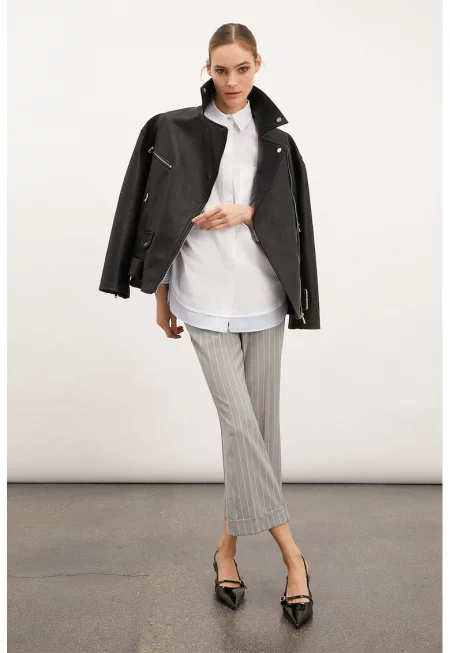 Скъсен панталон на ситно райе - Бял/Сив