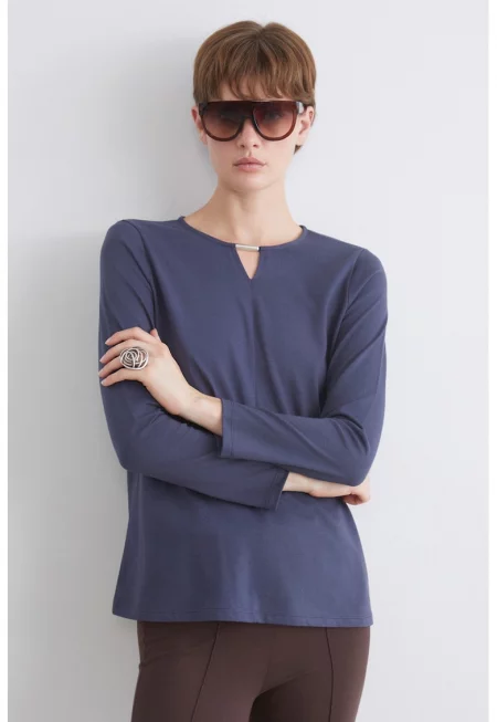 Свободна блуза с овално деколте