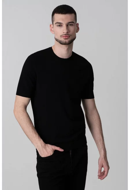 Вталена тениска с овално деколте - Черен