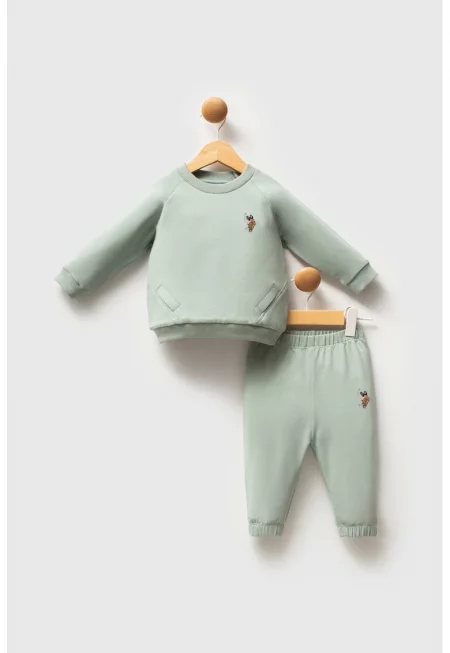 Дълъг спортен екип с ръкави реглан