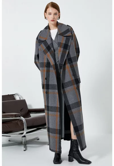 Дълго палто на каре