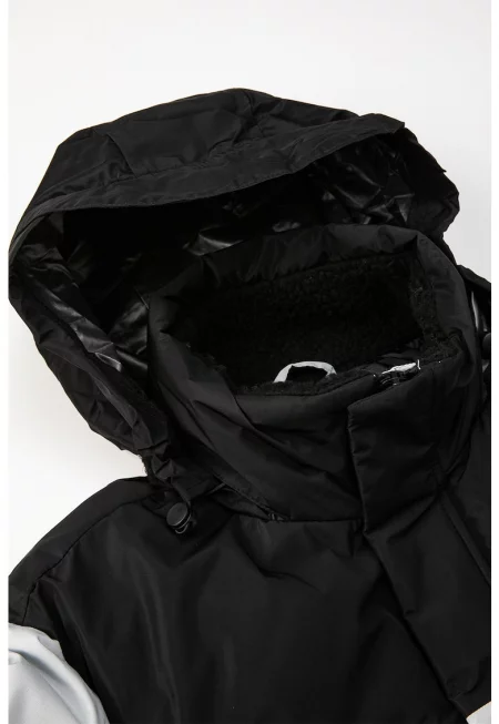 Капитонирано зимно яке със скосени джобове