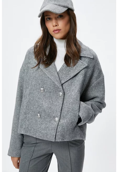 Късо палто с двуредно закопчаване