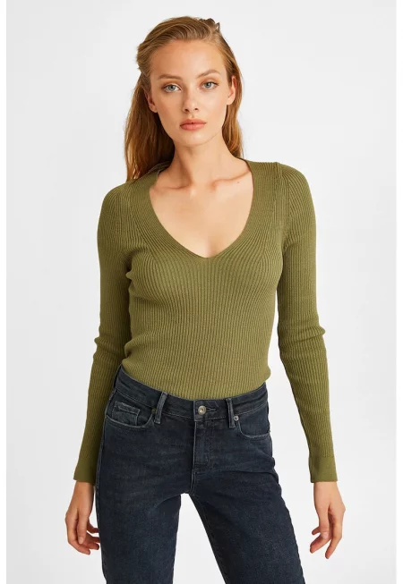 Плетен пуловер с модал с шпиц