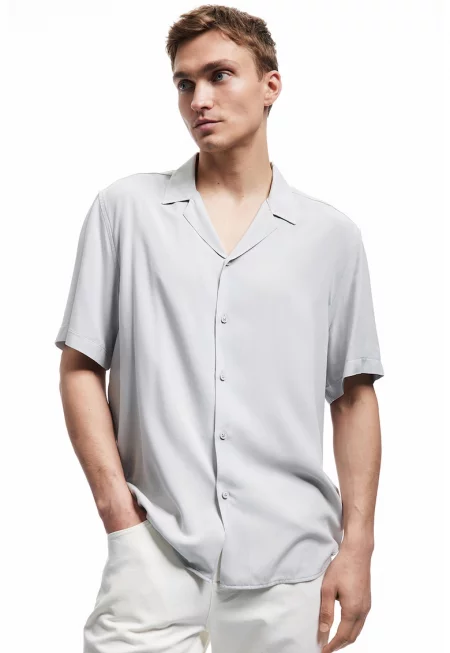 Риза с яка и ревери