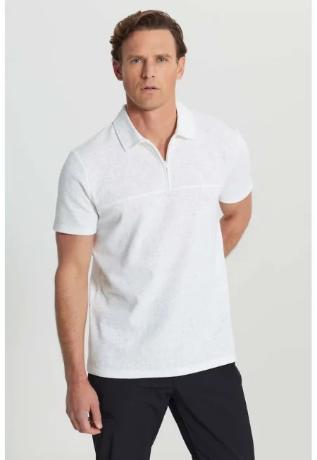 Тениска с яка и къс цип