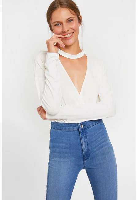 Застъпена блуза с отвори