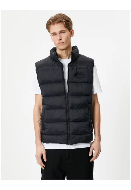 Бухнал елек с джобове встрани