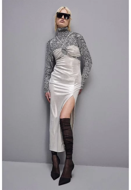 Дълга рокля без ръкави - с изрязани страни - Сребрист