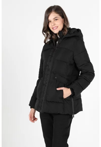 Капитонирано зимно яке с качулка