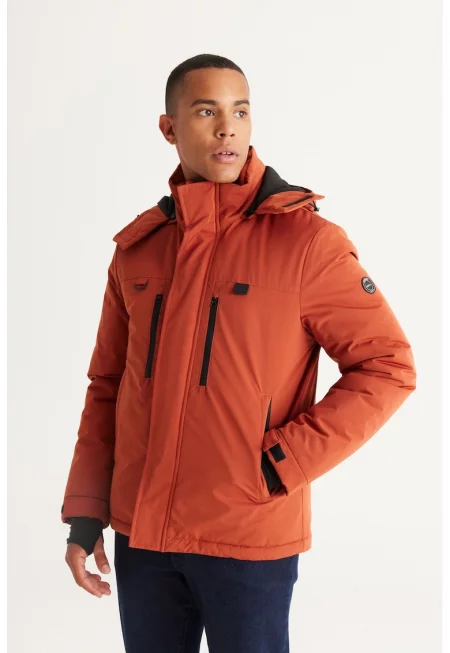 Късо непромокаемо зимно яке с качулка