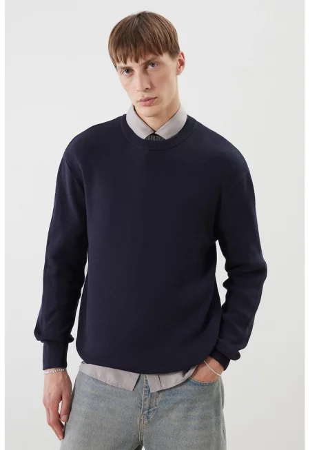 Памучен пуловер с овално деколте