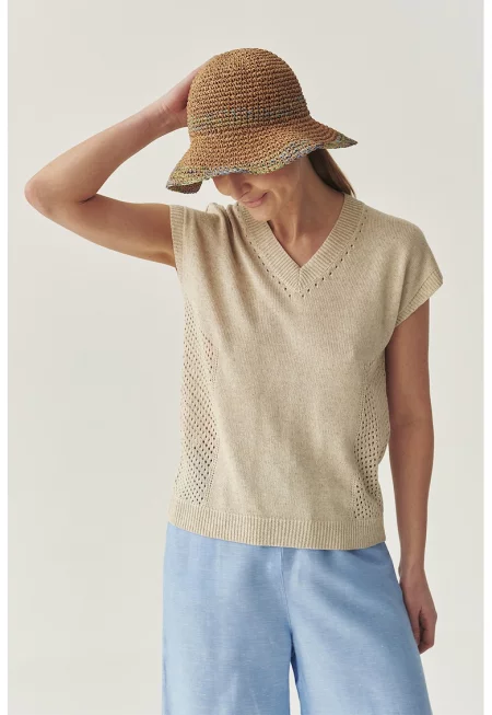 Плетен пуловер с шпиц - Бежов