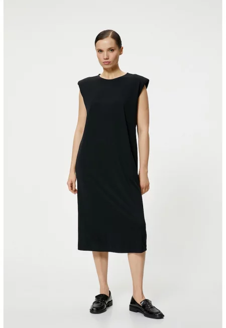 Права рокля с джобове встрани