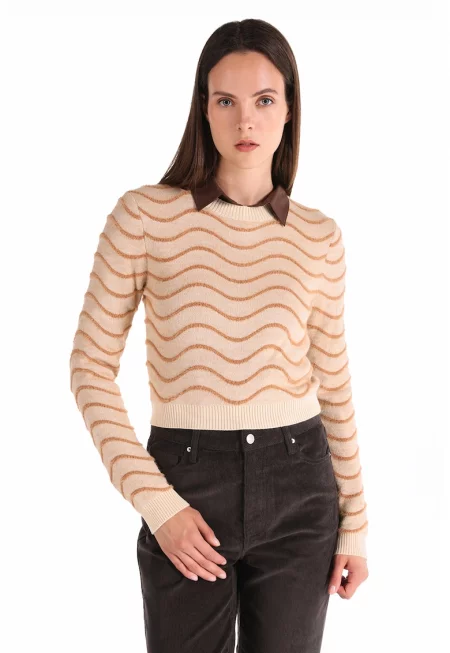 Раиран пуловер с овално деколте