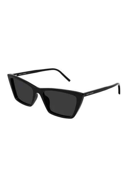 Слънчеви очила тип cat-eye.
