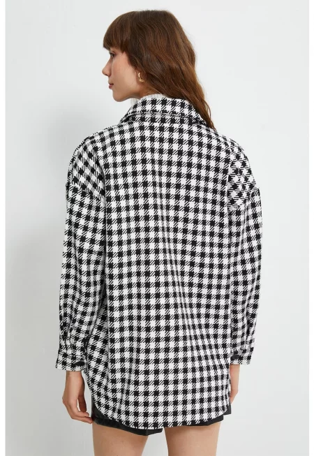 Уголемено яке тип риза с принт