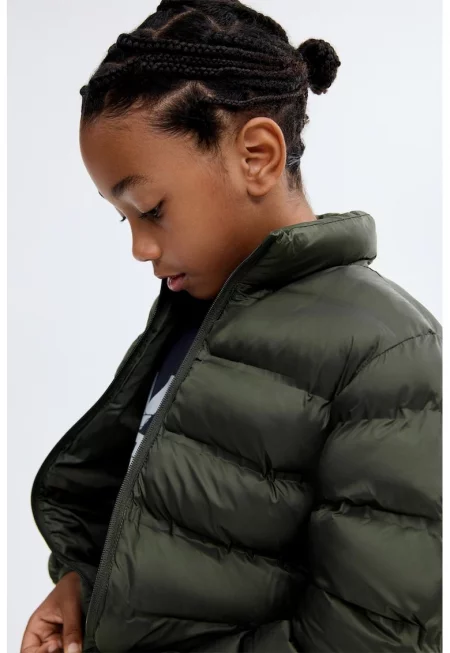 Зимно яке с вътрешен етикет за името