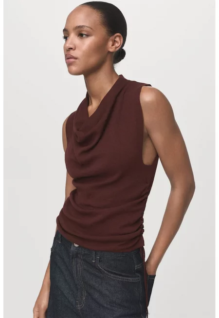 Блуза с драпирано деколте