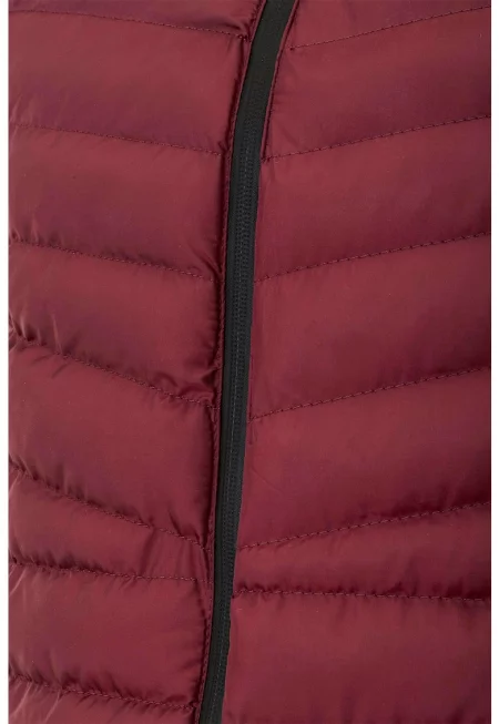 Капитонирано зимно яке със средновисока яка