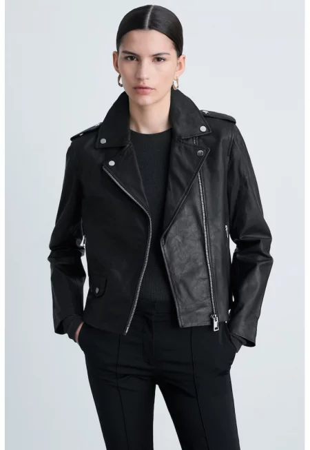 Кожено яке с асиметрично закопчаване