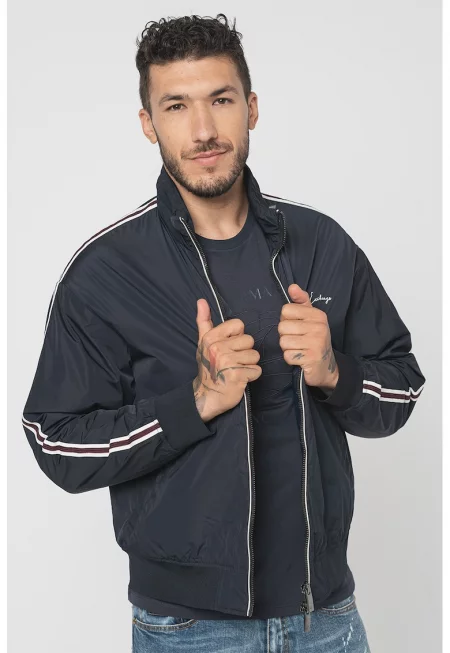 Олекотено яке с контрасти - Тъмносин