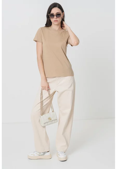 Памучна слим тениска с овално деколте